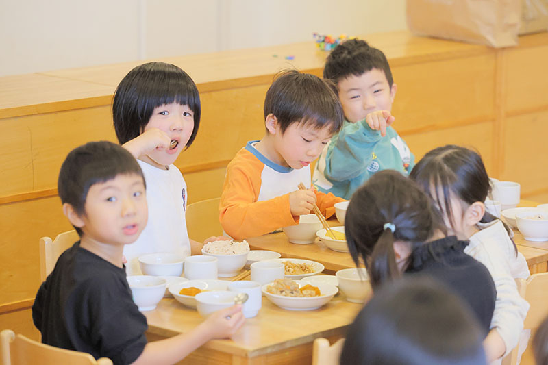 みんなで食事