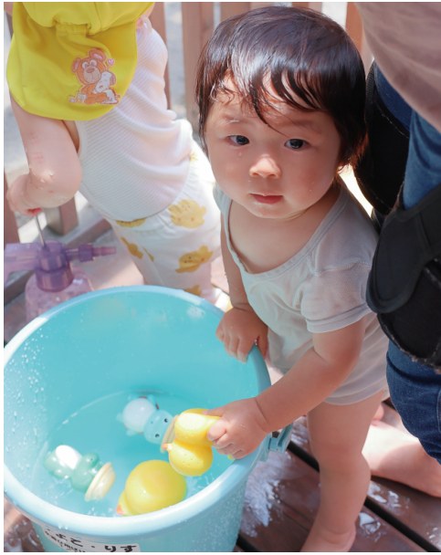 食事の前の水あそび